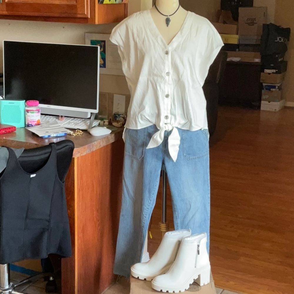 NWOT Calvin Klein Off-White Linen Blend Button Down Blouse in Size M. - Picture 2 of 12